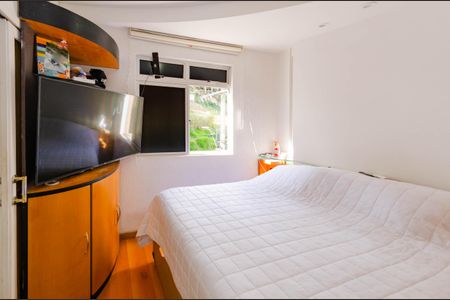 Apartamento à venda com 70m², 2 quartos e 2 vagas Apartamento à venda com 70m², 2 quartos e 2 vagasSuíte