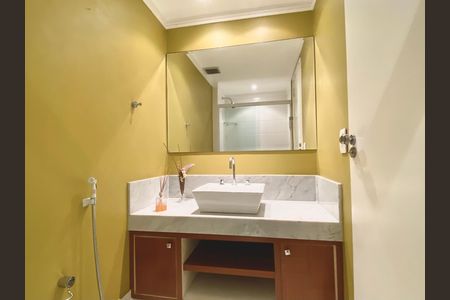 Apartamento para alugar com 110m², 2 quartos e 2 vagasBanheiro social