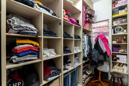 Casa à venda com 204m², 5 quartos e 4 vagasQuarto 1 - Closet