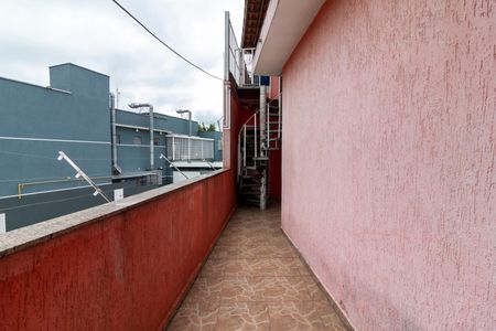 Casa à venda com 204m², 5 quartos e 4 vagasCorredor Lateral / Varanda