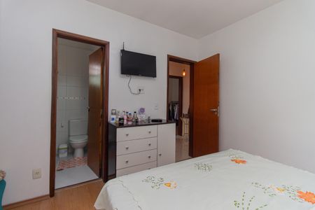 Casa de condomínio à venda com 84m², 3 quartos e 2 vagasSuíte