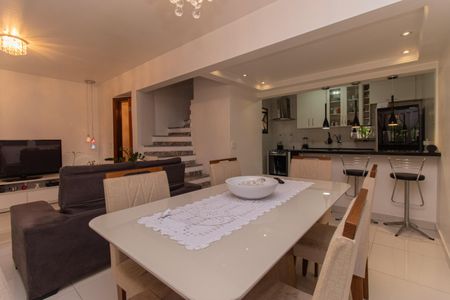 Casa de condomínio à venda com 84m², 3 quartos e 2 vagasSala