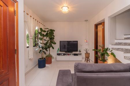 Casa de condomínio à venda com 84m², 3 quartos e 2 vagasSala