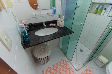 Casa de condomínio à venda com 84m², 3 quartos e 2 vagasBanheiro da Suíte