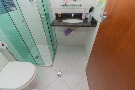 Casa de condomínio à venda com 84m², 3 quartos e 2 vagasBanheiro