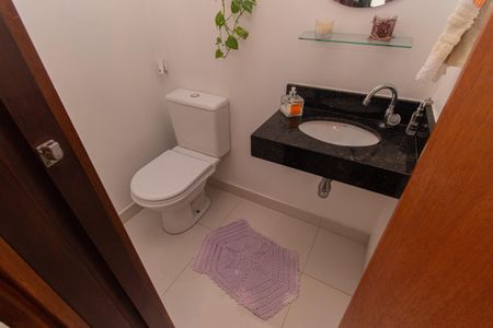 Casa de condomínio à venda com 84m², 3 quartos e 2 vagasLavabo