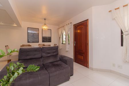 Casa de condomínio à venda com 84m², 3 quartos e 2 vagasSala