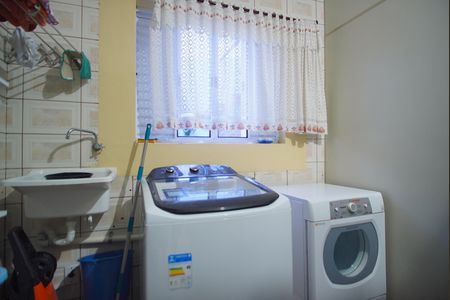 Casa à venda com 182m², 4 quartos e 2 vagasCasa 1 - Área de Serviço