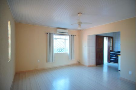 Casa à venda com 182m², 4 quartos e 2 vagasCasa 2 - Sala