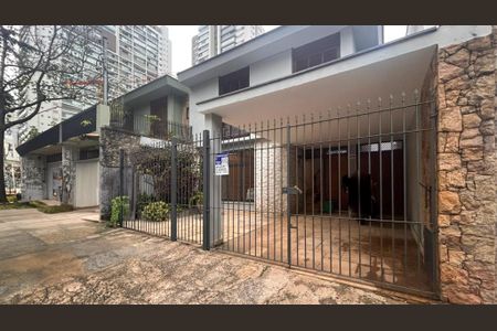 Casa à venda com 166m², 3 quartos e 2 vagas Casa à venda com 166m², 3 quartos e 2 vagasFachada