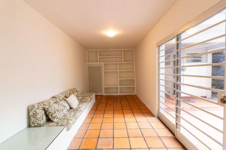 Casa à venda com 166m², 3 quartos e 2 vagas Casa à venda com 166m², 3 quartos e 2 vagasSala de Tv