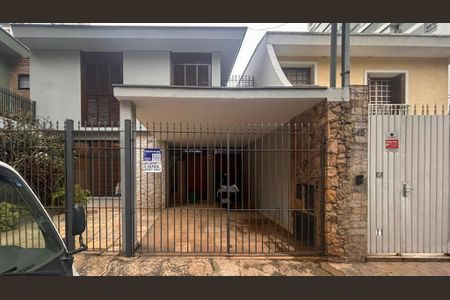 Casa à venda com 166m², 3 quartos e 2 vagas Casa à venda com 166m², 3 quartos e 2 vagasFachada