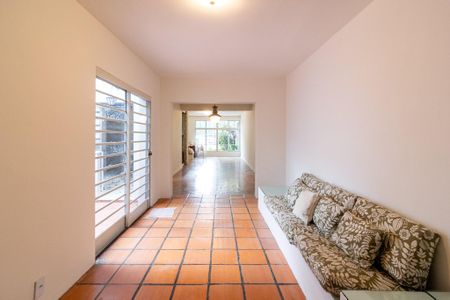 Casa à venda com 166m², 3 quartos e 2 vagas Casa à venda com 166m², 3 quartos e 2 vagasSala de Tv