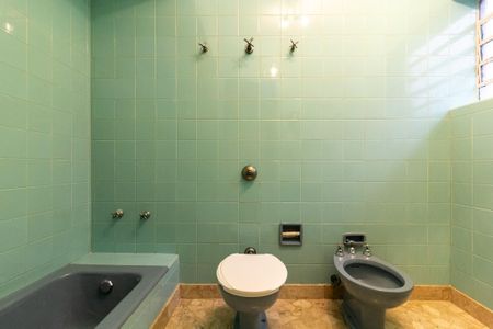 Casa à venda com 166m², 3 quartos e 2 vagas Casa à venda com 166m², 3 quartos e 2 vagasBanheiro Social