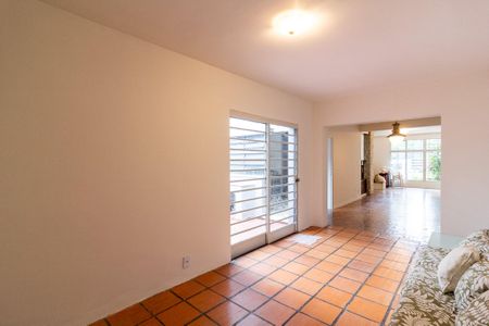 Casa à venda com 166m², 3 quartos e 2 vagas Casa à venda com 166m², 3 quartos e 2 vagasSala de Tv