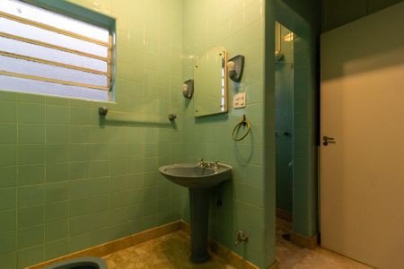 Casa à venda com 166m², 3 quartos e 2 vagas Casa à venda com 166m², 3 quartos e 2 vagasBanheiro Social