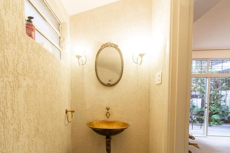 Casa à venda com 166m², 3 quartos e 2 vagas Casa à venda com 166m², 3 quartos e 2 vagasLavabo