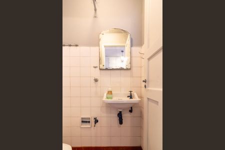 Casa à venda com 166m², 3 quartos e 2 vagas Casa à venda com 166m², 3 quartos e 2 vagasBanheiro de Serviço