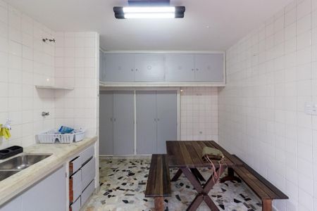 Casa à venda com 166m², 3 quartos e 2 vagas Casa à venda com 166m², 3 quartos e 2 vagasCozinha