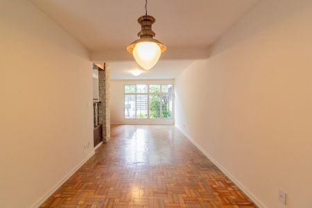 Casa à venda com 166m², 3 quartos e 2 vagas Casa à venda com 166m², 3 quartos e 2 vagasSala de Estar