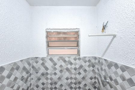 Casa para alugar com 100m², 2 quartos e 1 vaga Casa para alugar com 100m², 2 quartos e 1 vagaBanheiro Social