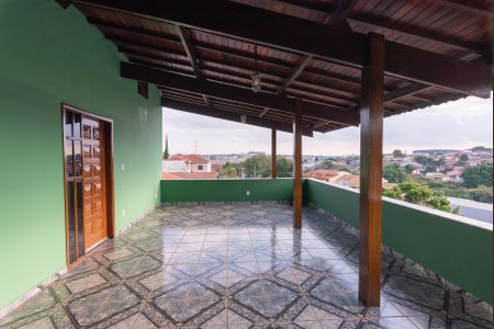 Casa à venda com 359m², 3 quartos e 5 vagas Casa à venda com 359m², 3 quartos e 5 vagasÁrea Externa