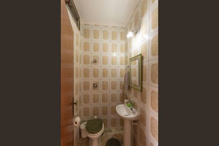 Casa à venda com 359m², 3 quartos e 5 vagas Casa à venda com 359m², 3 quartos e 5 vagasBanheiro de Serviço