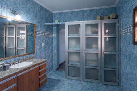 Casa à venda com 359m², 3 quartos e 5 vagas Casa à venda com 359m², 3 quartos e 5 vagasBanheiro da Suíte