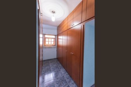 Casa à venda com 359m², 3 quartos e 5 vagas Casa à venda com 359m², 3 quartos e 5 vagasCloset da suíte