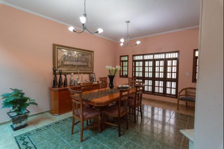 Casa à venda com 359m², 3 quartos e 5 vagas Casa à venda com 359m², 3 quartos e 5 vagasSala