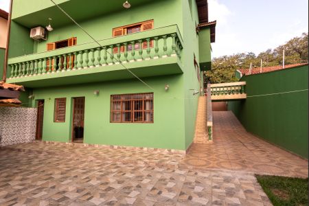 Casa à venda com 359m², 3 quartos e 5 vagas Casa à venda com 359m², 3 quartos e 5 vagasÁrea Externa