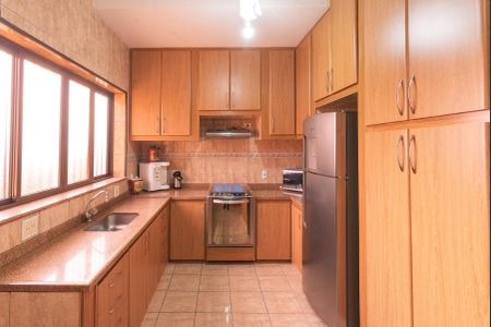 Casa à venda com 359m², 3 quartos e 5 vagas Casa à venda com 359m², 3 quartos e 5 vagasCozinha