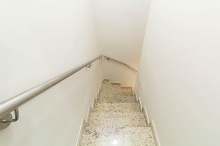 Casa de condomínio para alugar com 60m², 2 quartos e 1 vaga Casa de condomínio para alugar com 60m², 2 quartos e 1 vagaEscada