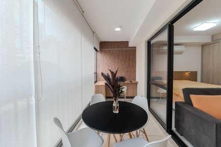 Studio para alugar com 40m², 1 quarto e 1 vaga Studio para alugar com 40m², 1 quarto e 1 vagaSacada