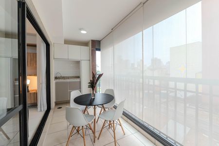 Studio para alugar com 40m², 1 quarto e 1 vaga Studio para alugar com 40m², 1 quarto e 1 vagaSacada