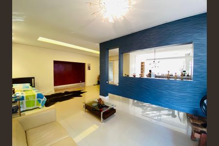 Casa à venda com 1790m², 2 quartos e 6 vagasSala