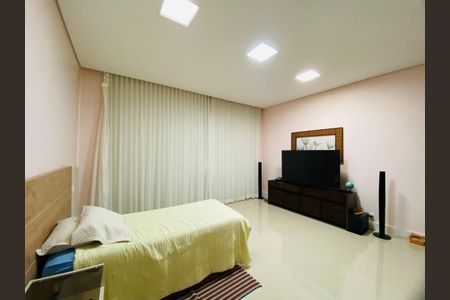 Casa à venda com 1790m², 2 quartos e 6 vagasSuíte