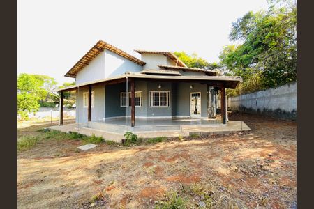 Casa à venda com 1790m², 2 quartos e 6 vagasFachada