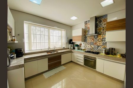 Casa à venda com 1790m², 2 quartos e 6 vagasCozinha