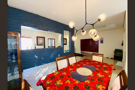 Casa à venda com 1790m², 2 quartos e 6 vagasSala