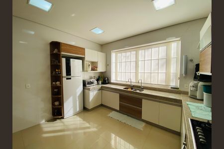 Casa à venda com 1790m², 2 quartos e 6 vagasCozinha