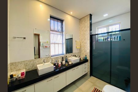 Casa à venda com 1790m², 2 quartos e 6 vagasBanheiro Social