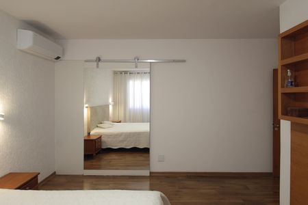 Casa à venda com 512m², 5 quartos e 3 vagasSuite
