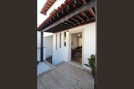 Casa à venda com 512m², 5 quartos e 3 vagasFachada