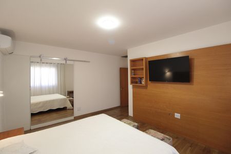 Casa à venda com 512m², 5 quartos e 3 vagasSuite