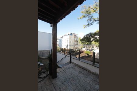 Casa à venda com 512m², 5 quartos e 3 vagasFachada