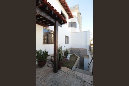 Casa à venda com 512m², 5 quartos e 3 vagasFachada