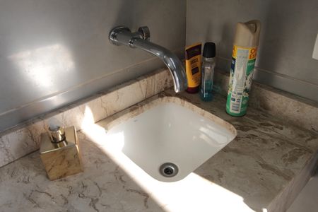 Casa à venda com 512m², 5 quartos e 3 vagasBanheiro Social 2