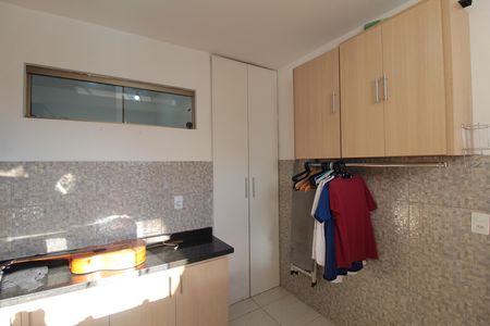 Casa à venda com 512m², 5 quartos e 3 vagasÁrea de Serviço