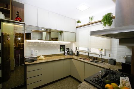 Apartamento à venda com 125m², 4 quartos e 2 vagasCozinha